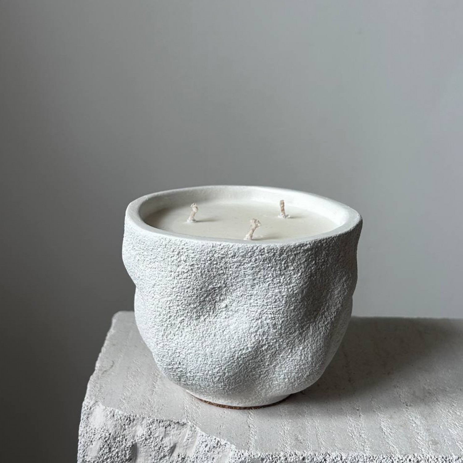 Ароматическая свеча в скульптурной форме большая с 3 фитилями  COTTON 330 ml